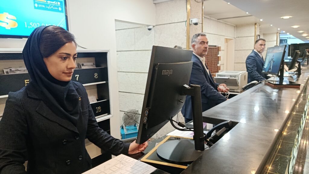 مسئول پذیرش هتل